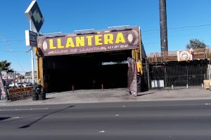 Llantera Martínez en Mexicali