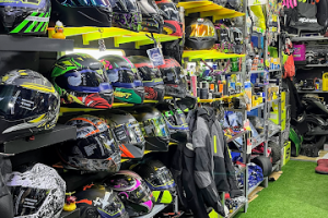 Moto Llantas Roma & Boutique en Iztacalco