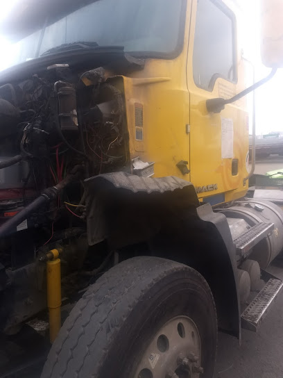 Mack - Súper Llantas Coliman en Manzanillo