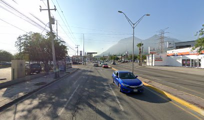 Karan Rines y Llantas en Guadalupe